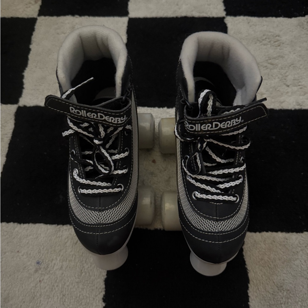 Firestar Black and White skates